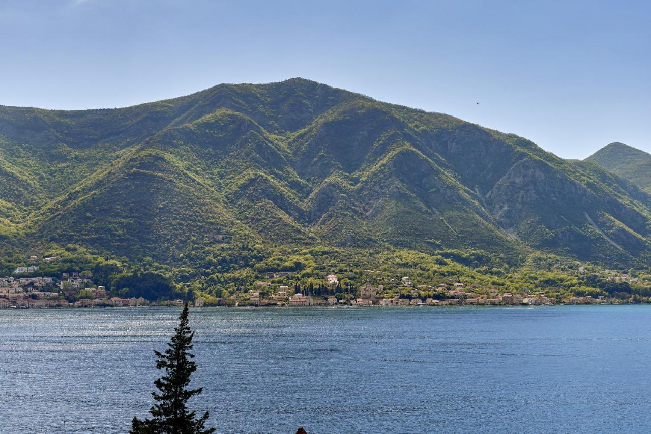 Apartment Noa With Sea View Kotor Exterior photo